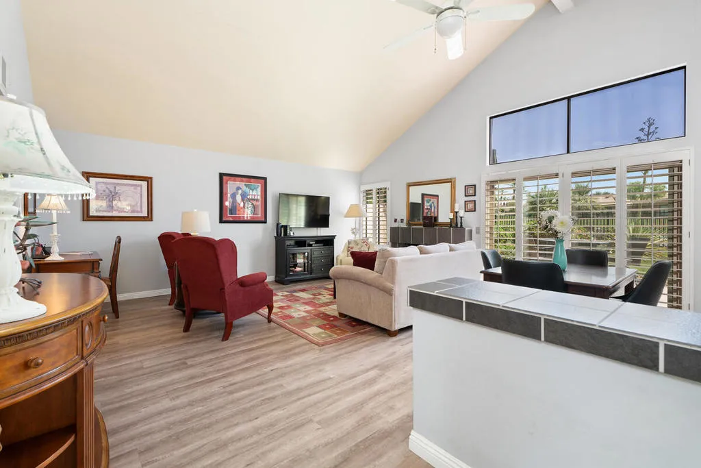 6 La Jolla Drive, Palm Desert, California 92260 home-pic-8