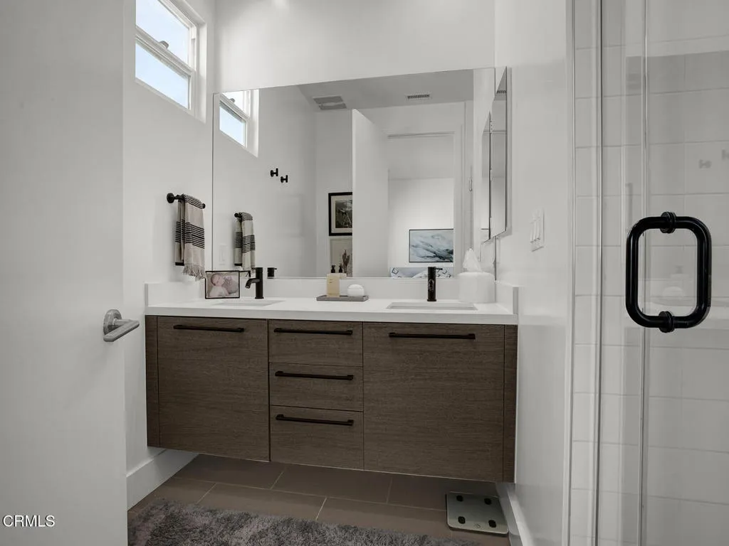 5662 Hazeltine Avenue, Van Nuys, California 91401 home-pic-18