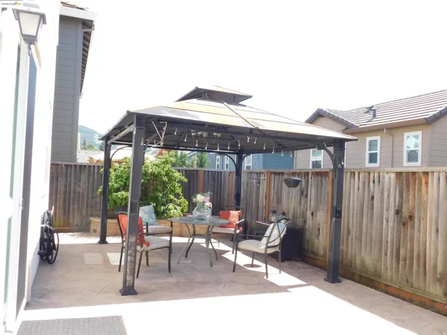 1811 Velvetleaf Ln, Santa Rosa, California 95404