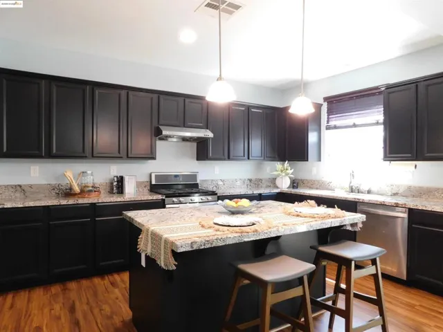 1811 Velvetleaf Ln, Santa Rosa, California 95404