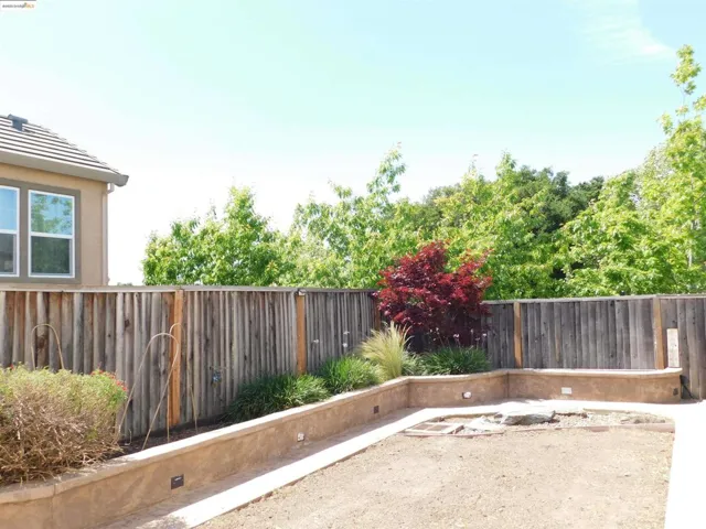 1811 Velvetleaf Ln, Santa Rosa, California 95404