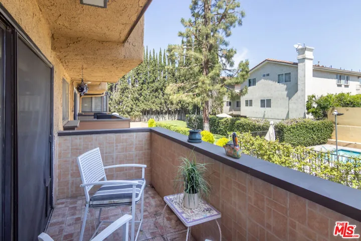 balcony off BK/den
