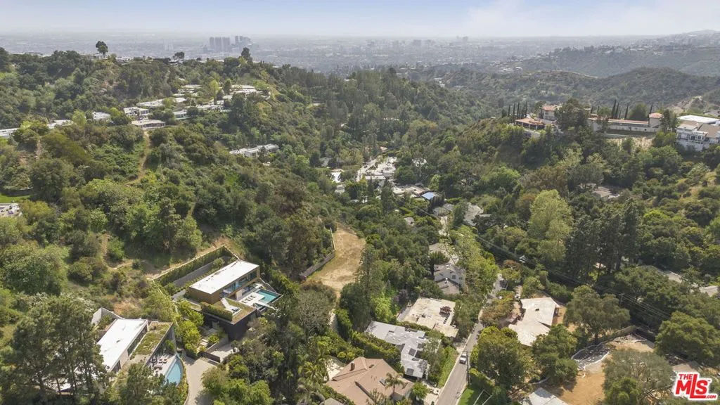 9338 1/2 Hazen Drive, Beverly Hills, California 90210 home-pic-4