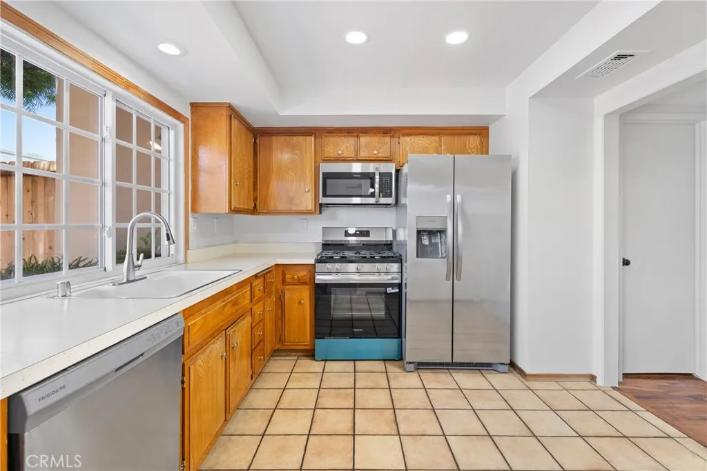 10519 La Rosa Circle, Fountain Valley, California 92708 home-pic-5