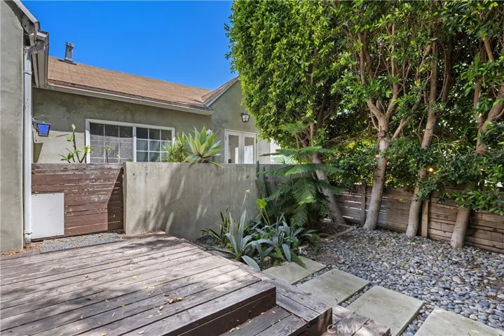 1944 Chariton Street, Los Angeles, California 90034