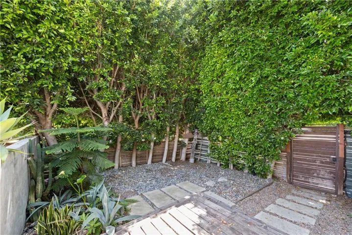 1944 Chariton Street, Los Angeles, California 90034