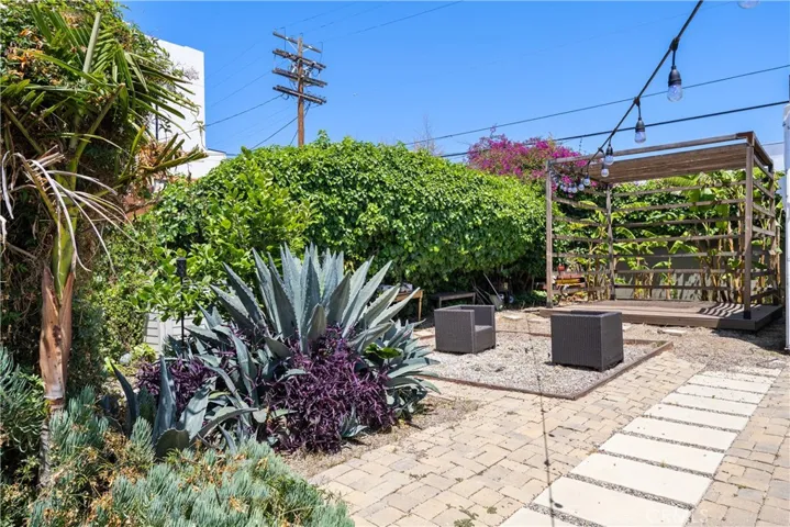 1944 Chariton Street, Los Angeles, California 90034