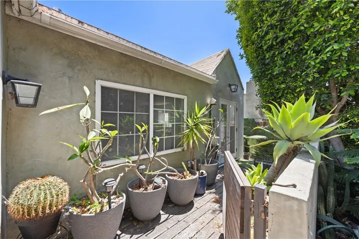 1944 Chariton Street, Los Angeles, California 90034