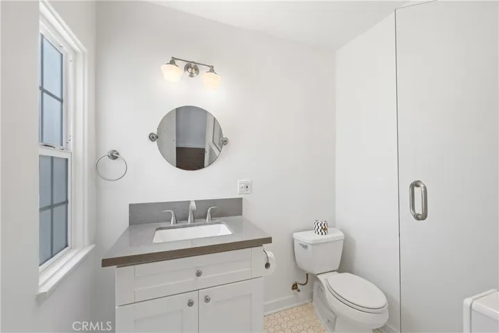 1944 Chariton Street, Los Angeles, California 90034