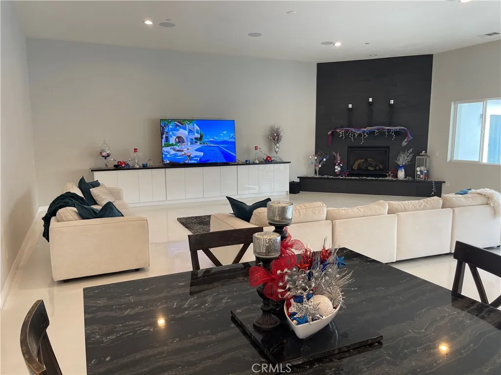 1204 Arbenz Circle, Corona, California 92881 home-pic-2