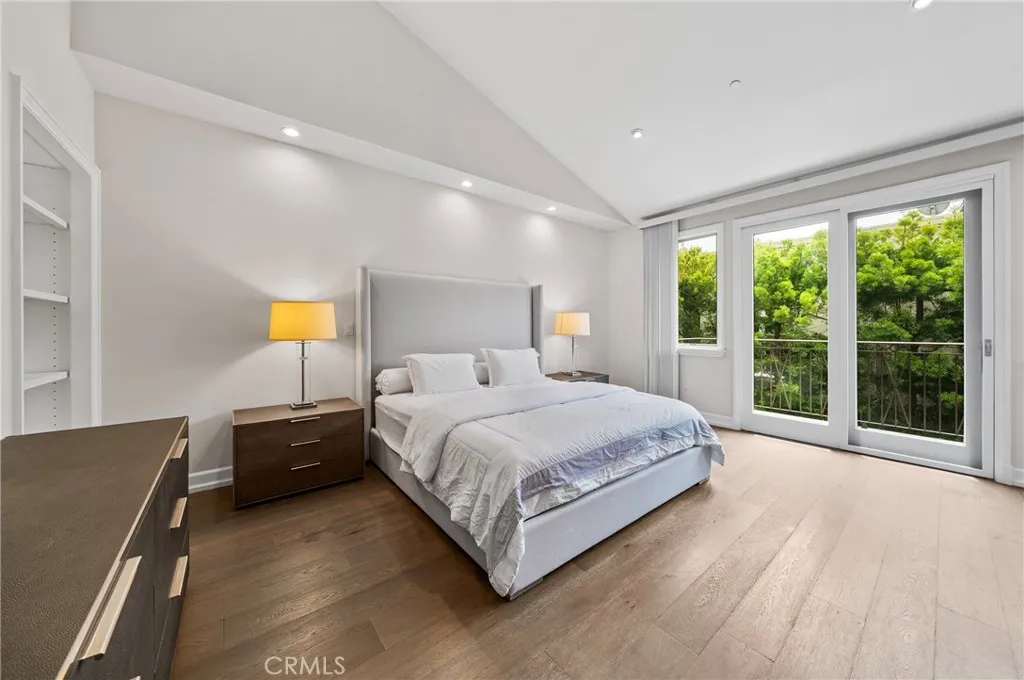 823 S Bundy Drive 110, Los Angeles, California 90049 home-pic-27