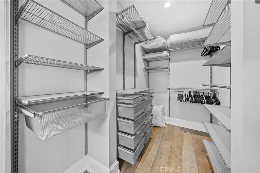 823 S Bundy Drive 110, Los Angeles, California 90049 home-pic-35