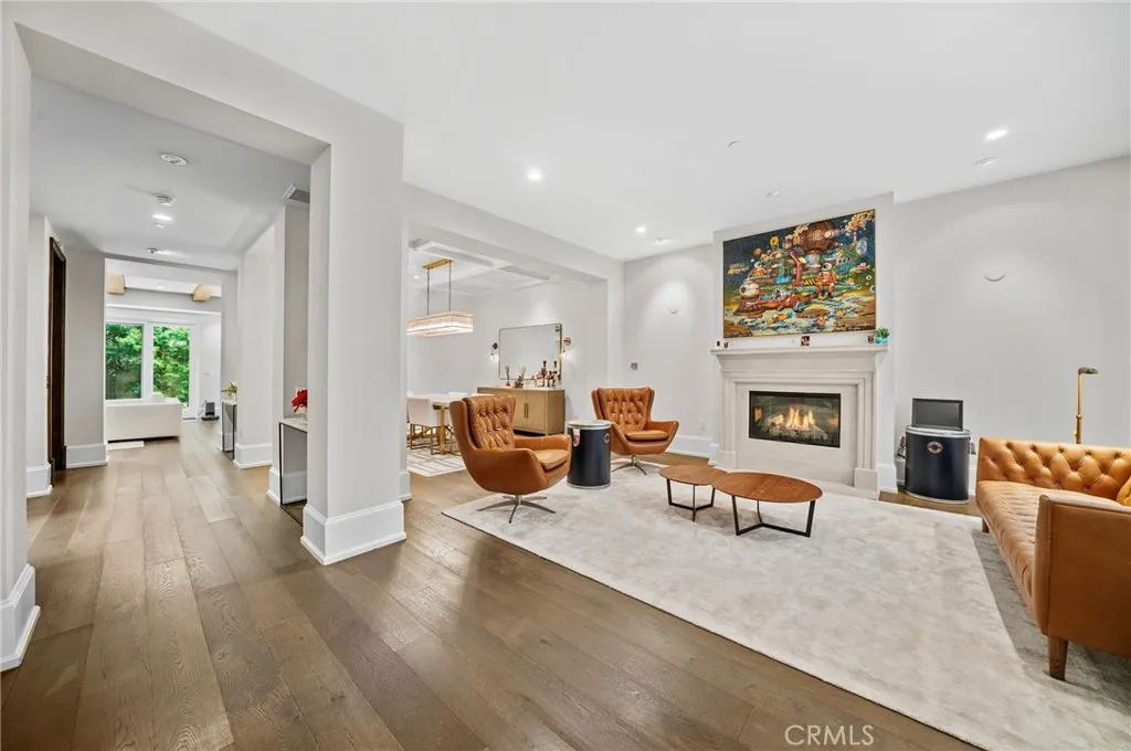 823 S Bundy Drive 110, Los Angeles, California 90049 home-pic-7