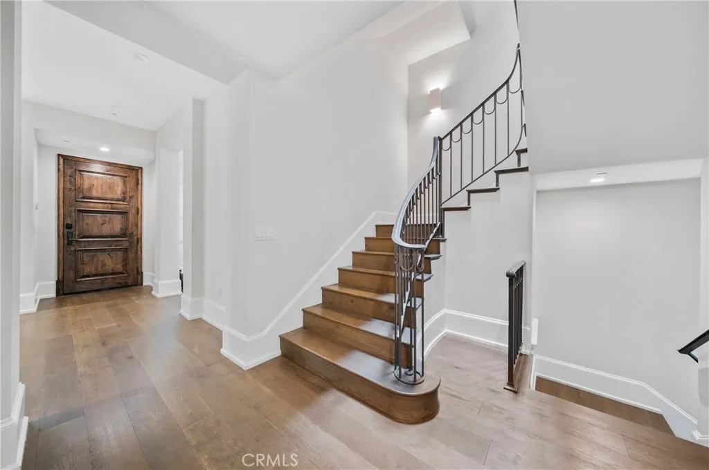 823 S Bundy Drive 110, Los Angeles, California 90049 home-pic-25