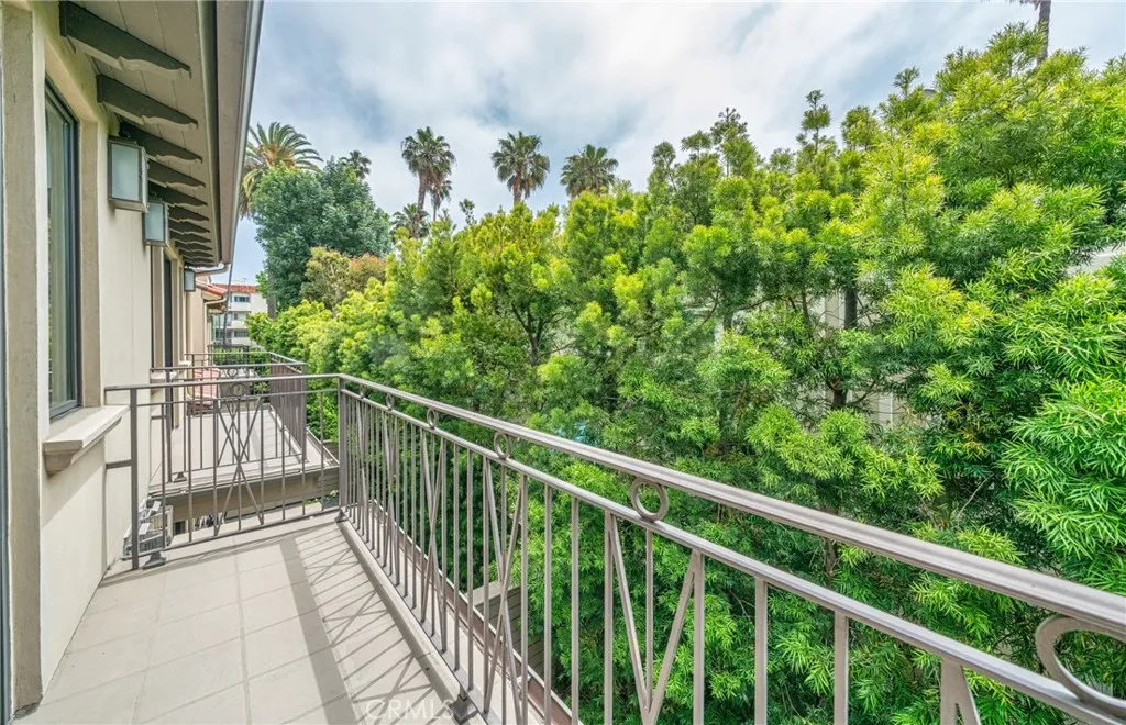 823 S Bundy Drive 110, Los Angeles, California 90049 home-pic-32