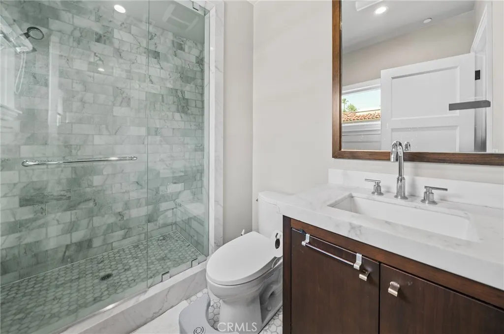 823 S Bundy Drive 110, Los Angeles, California 90049 home-pic-40