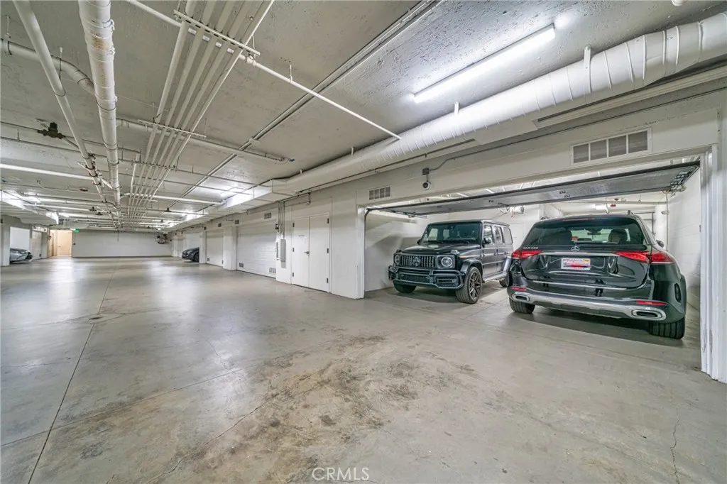 823 S Bundy Drive 110, Los Angeles, California 90049 home-pic-47