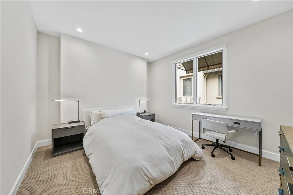823 S Bundy Drive 110, Los Angeles, California 90049 home-pic-33