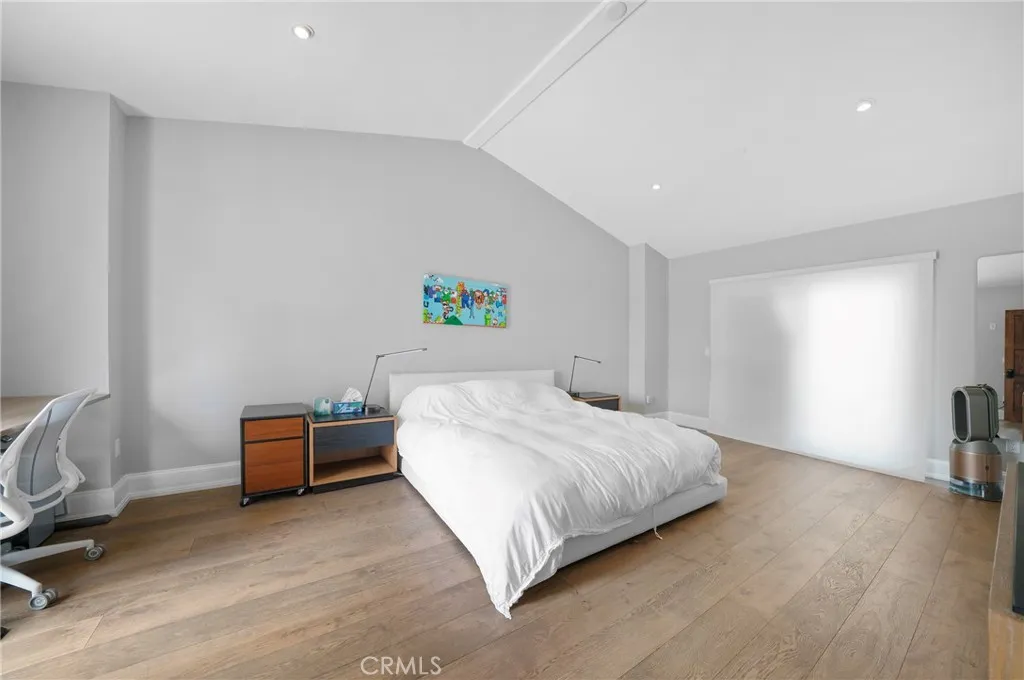 823 S Bundy Drive 110, Los Angeles, California 90049 home-pic-43