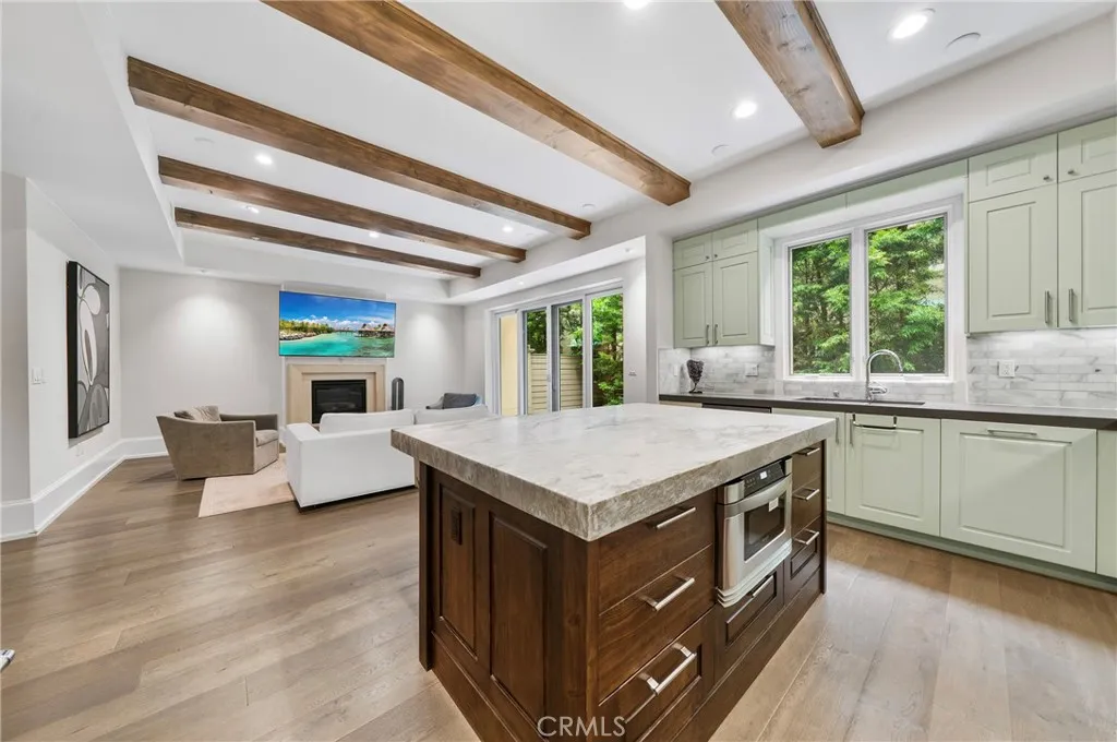 823 S Bundy Drive 110, Los Angeles, California 90049 home-pic-19