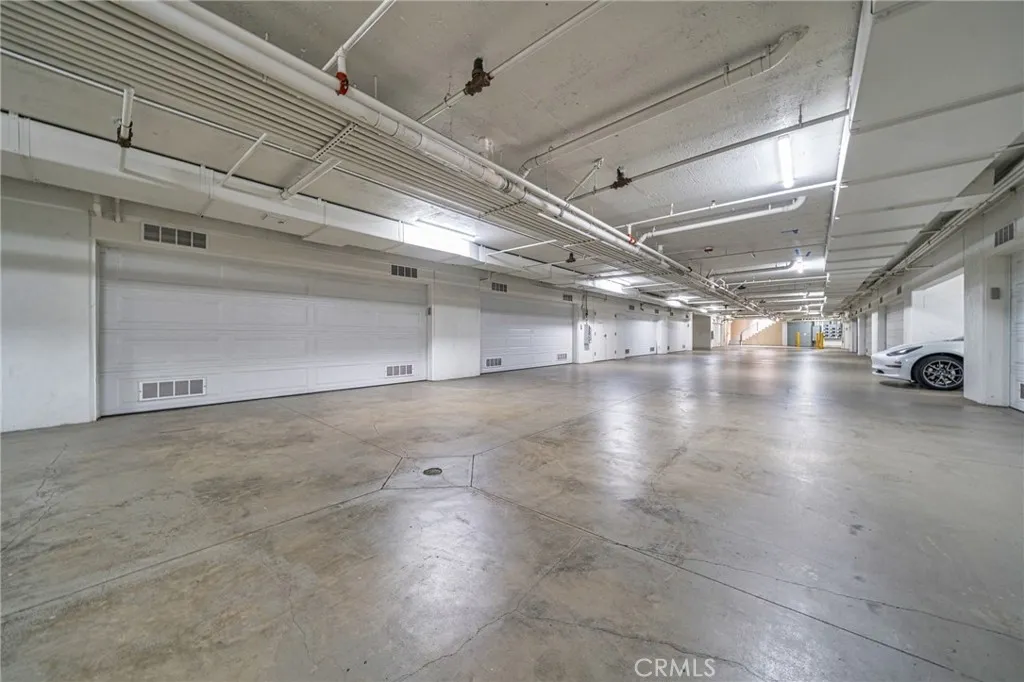 823 S Bundy Drive 110, Los Angeles, California 90049 home-pic-48