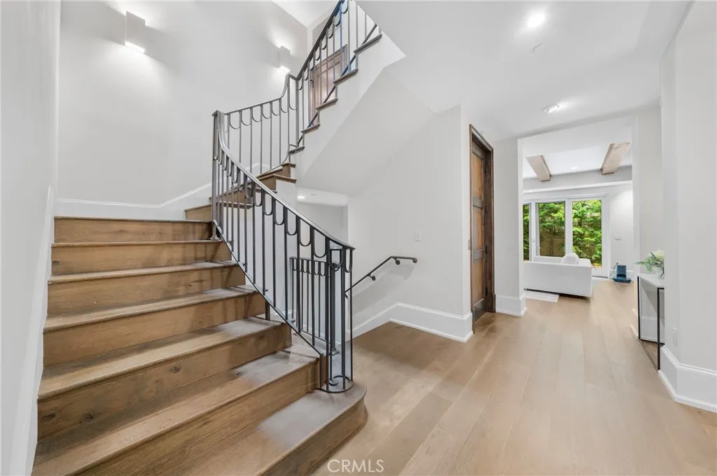 823 S Bundy Drive 110, Los Angeles, California 90049 home-pic-42