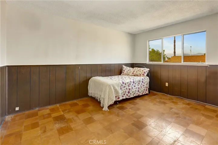 2nd bedroom Queen+ size