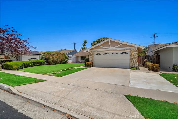 Fountain Valley neighborhood near award-winning schools, parks, shopping