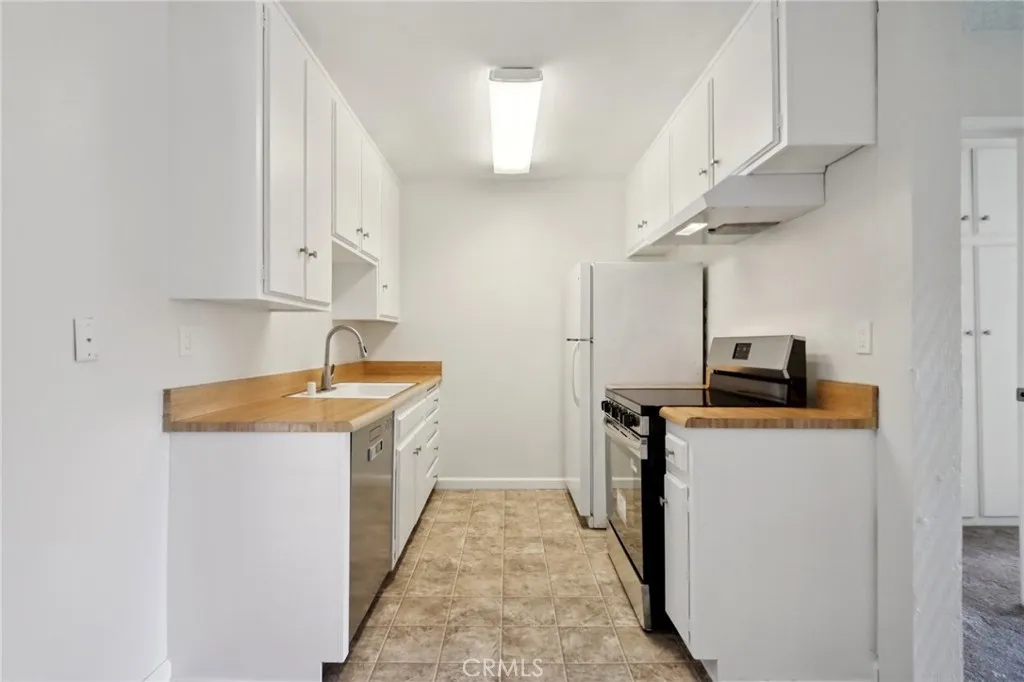 1010 W Macarthur Boulevard 24, Santa Ana, California 92707 home-pic-13