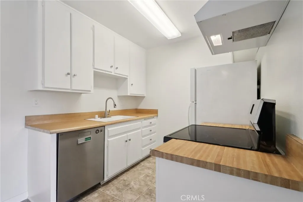 1010 W Macarthur Boulevard 24, Santa Ana, California 92707 home-pic-15