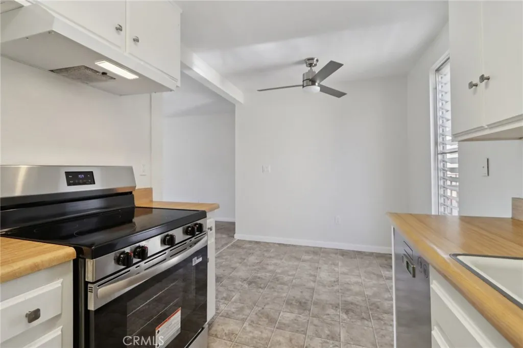 1010 W Macarthur Boulevard 24, Santa Ana, California 92707 home-pic-14