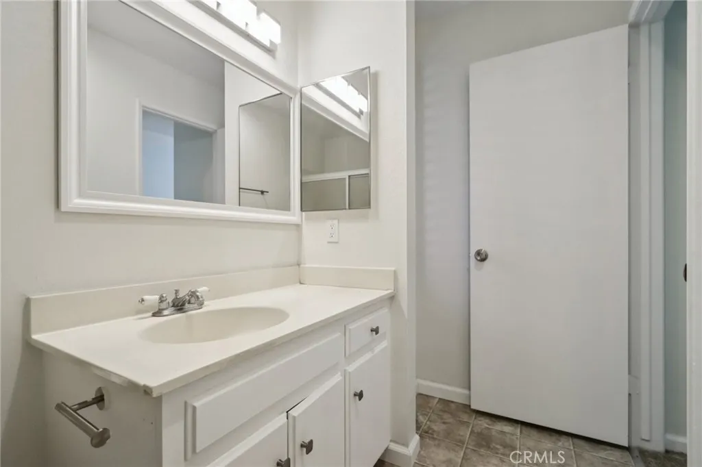1010 W Macarthur Boulevard 24, Santa Ana, California 92707 home-pic-21