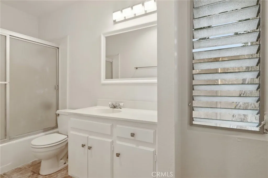 1010 W Macarthur Boulevard 24, Santa Ana, California 92707 home-pic-22