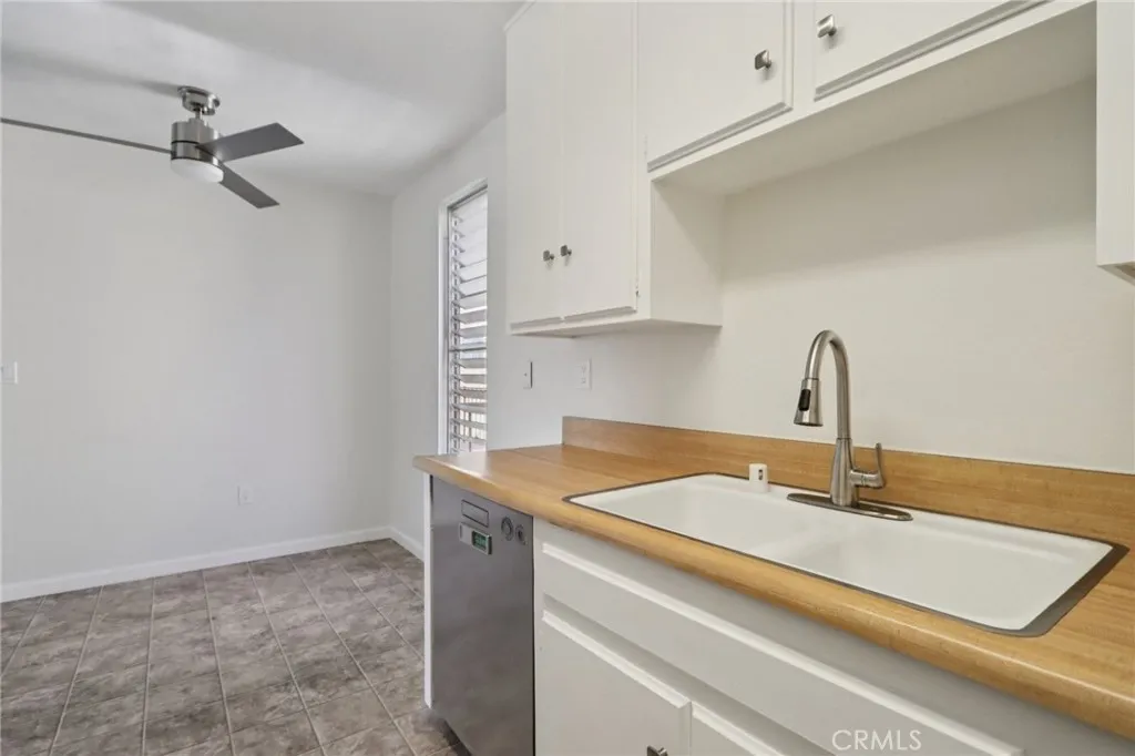 1010 W Macarthur Boulevard 24, Santa Ana, California 92707 home-pic-16