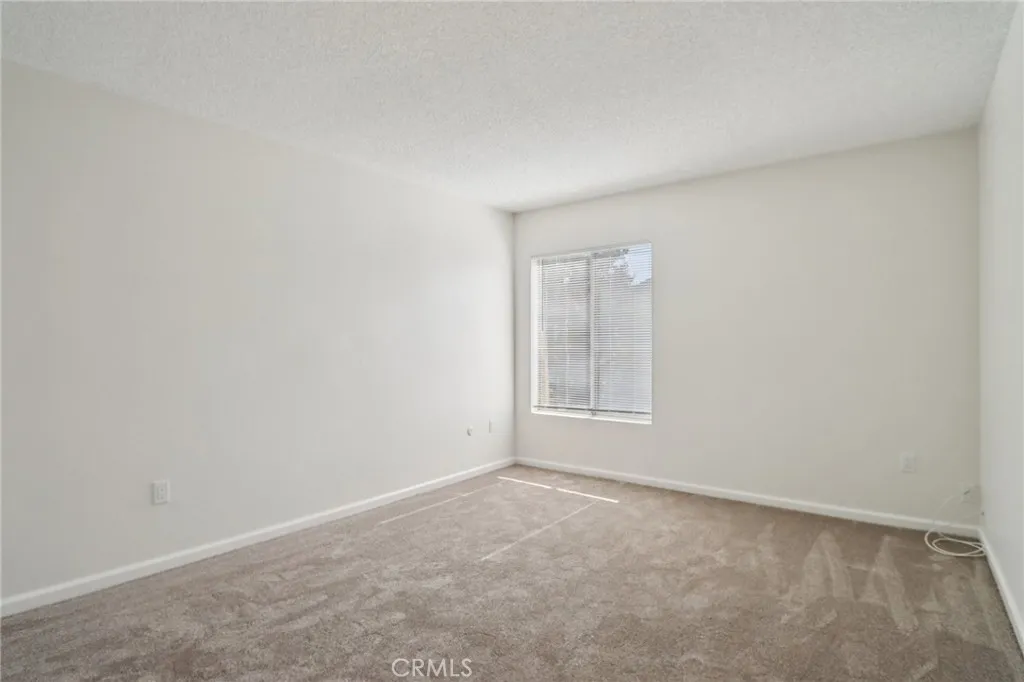 1010 W Macarthur Boulevard 24, Santa Ana, California 92707 home-pic-18
