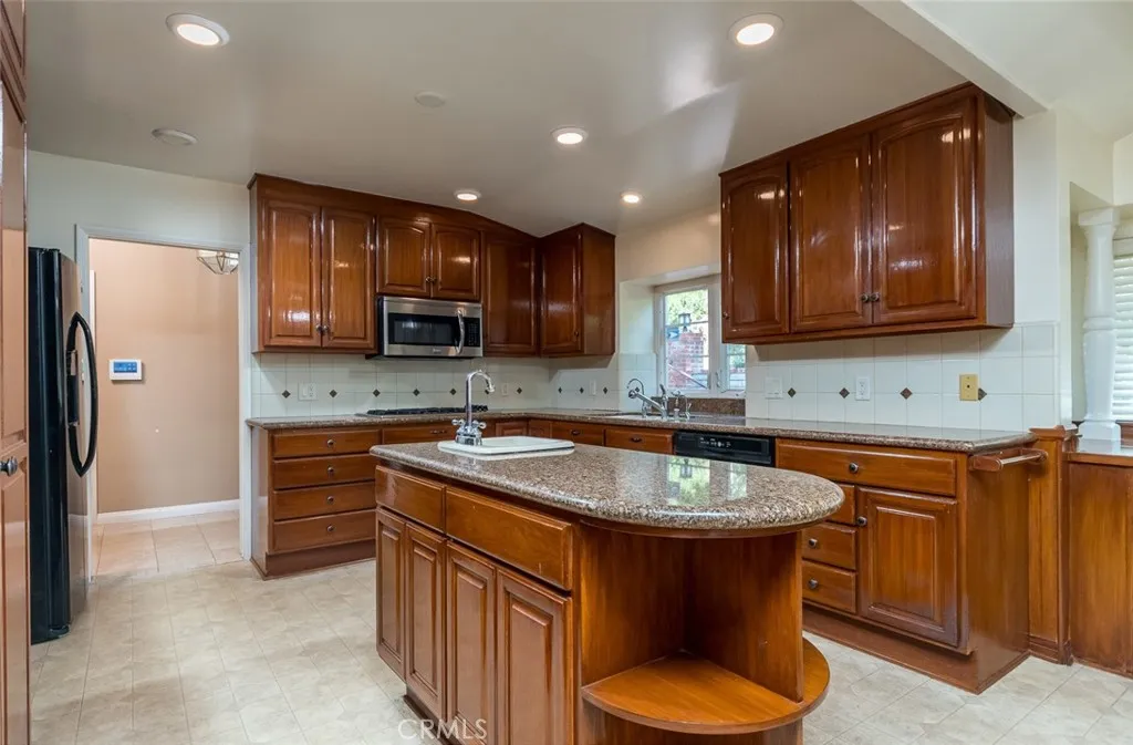 1835 Las Flores Drive, Glendale, California 91207 home-pic-10