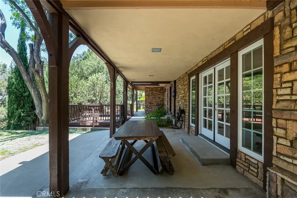 1835 Las Flores Drive, Glendale, California 91207 home-pic-45