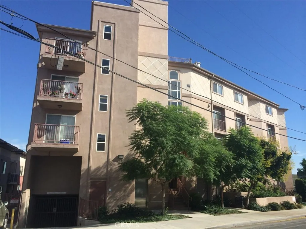 700 N Hill Place 207, Los Angeles, California 90012, 2 Bedrooms Bedrooms, ,2 BathroomsBathrooms,Residential Lease,For Rent,Hill,WS25137655