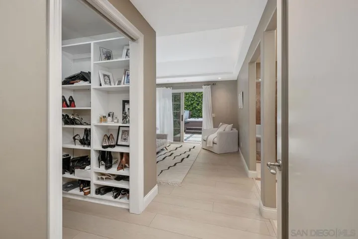 Walk-in Closet