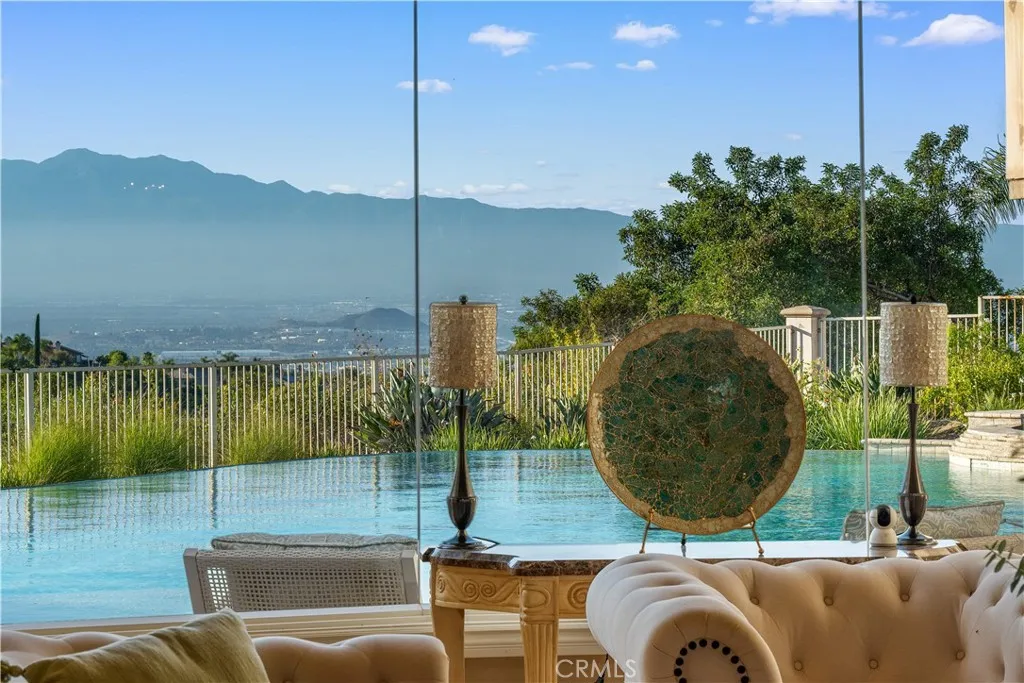 423 Cleveland Way, Corona, California 92881, 5 Bedrooms Bedrooms, ,7 BathroomsBathrooms,Residential,For Sale,Cleveland,TR25131720