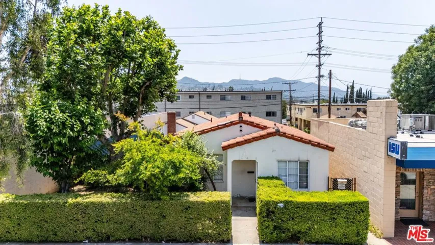 1422 W Glenoaks Boulevard, Glendale, California 91201