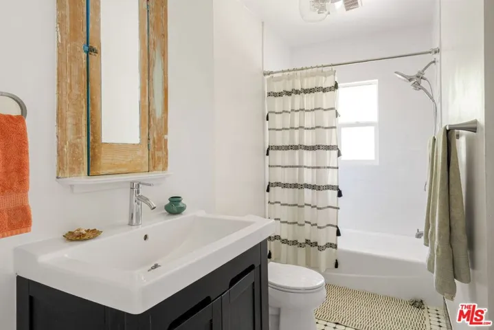 1501 S Harvard Boulevard, Los Angeles, California 90006