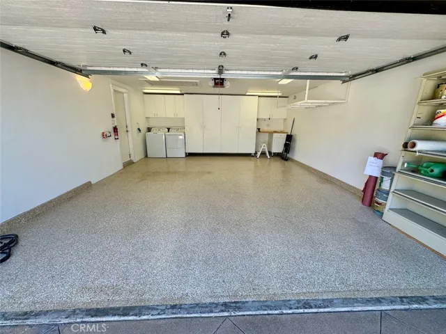 Fully finished garage w/ laundry