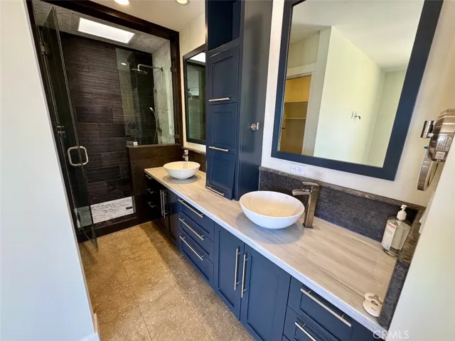 Primary bath