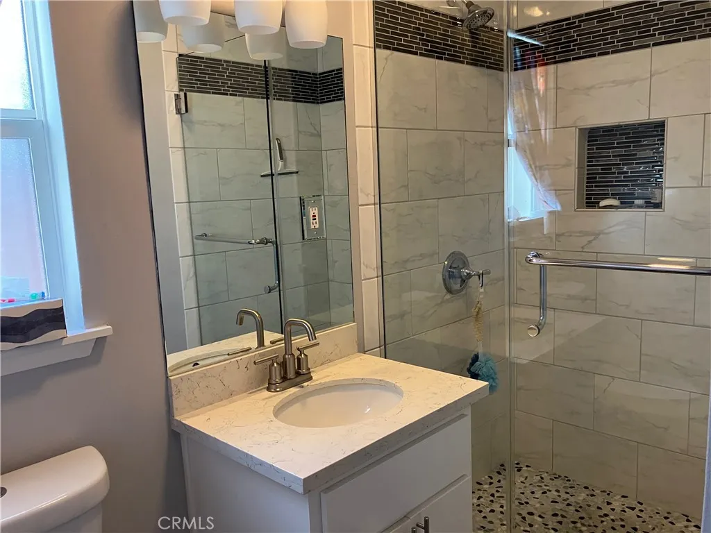 6914 Andasol Avenue, Van Nuys, California 91406 home-pic-28