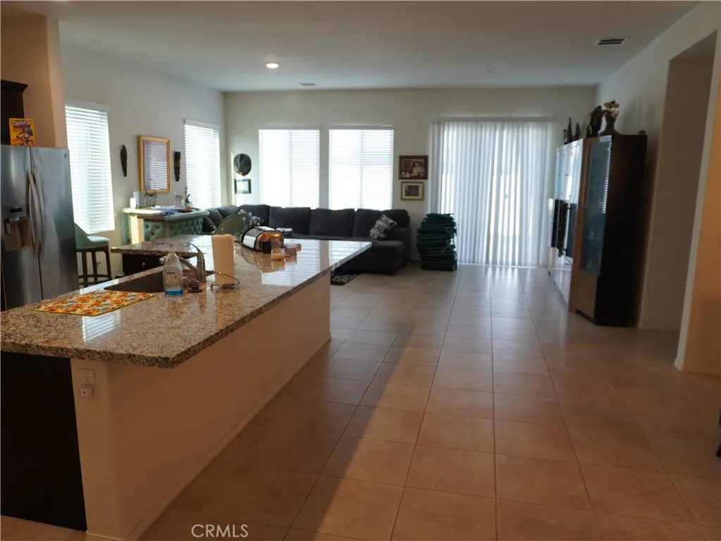 348 Scarlett Runner, Beaumont, California 92223 home-pic-2