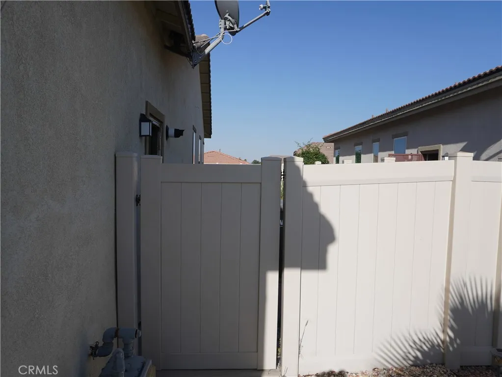 348 Scarlett Runner, Beaumont, California 92223 home-pic-15