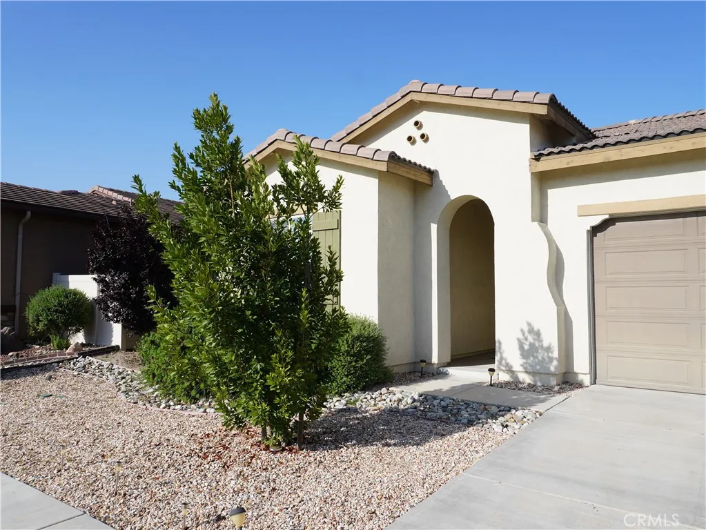 348 Scarlett Runner, Beaumont, California 92223 home-pic-16