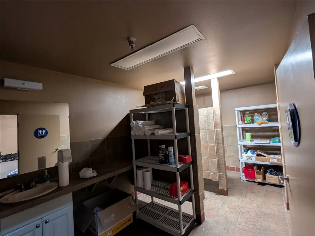 Bathroom 1.
