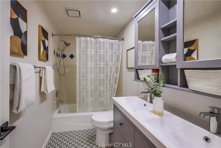 25011 Calle Madera, Lake Forest, California 92630